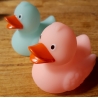 Badeend Ducky 7,5 cm DR glow in the dark zalmroze