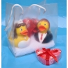 Badeend bruidspaar D  kado met hart confetti