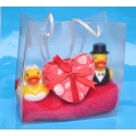 Rubber duck wedding couple B gift heart confetti